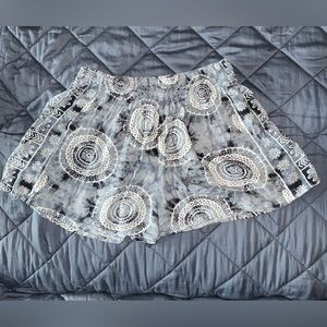 Lotus and Luna Flowy Blue/White 2” Shorts